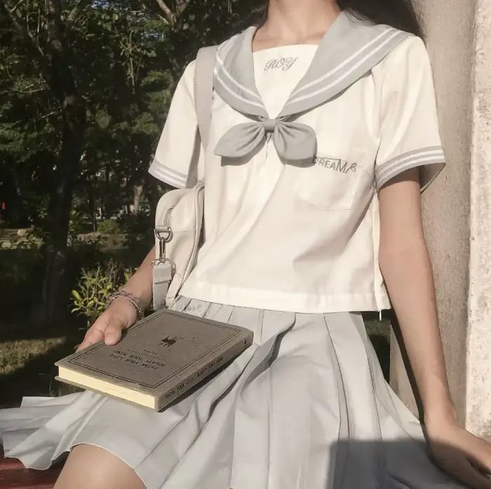 女高怪谈重启：母校海报
